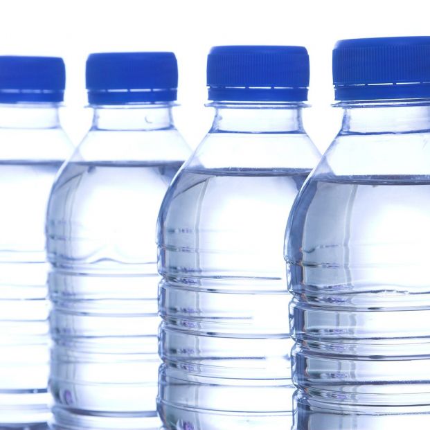 Cómo elegir en el supermercado el agua embotellada Cómo elegir en el supermercado el agua embotellada