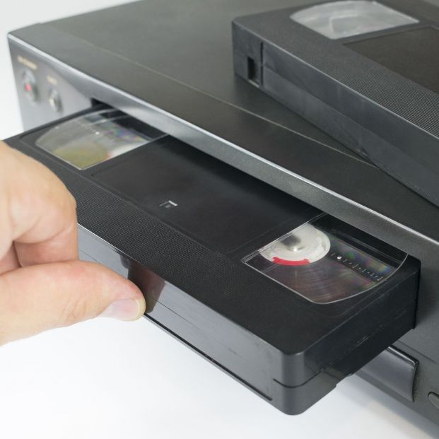 Si tienes cintas VHS y quieres pasarlas a formato digital. ¡Te enseñamos a hacerlo! (big stock)
