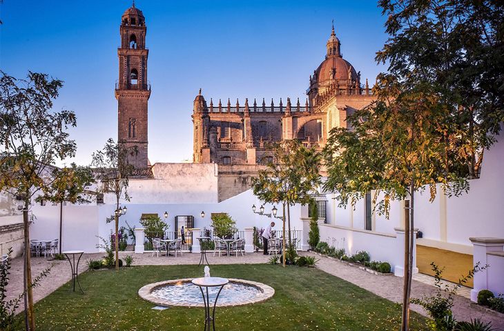 Conoce el Hotel Bodega Tío Pepe, el primer 'sherry' hotel del mundo