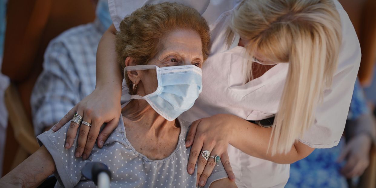 Familiares piden a la Comunidad de Madrid que no ponga fecha tope a los reingresos en residencias