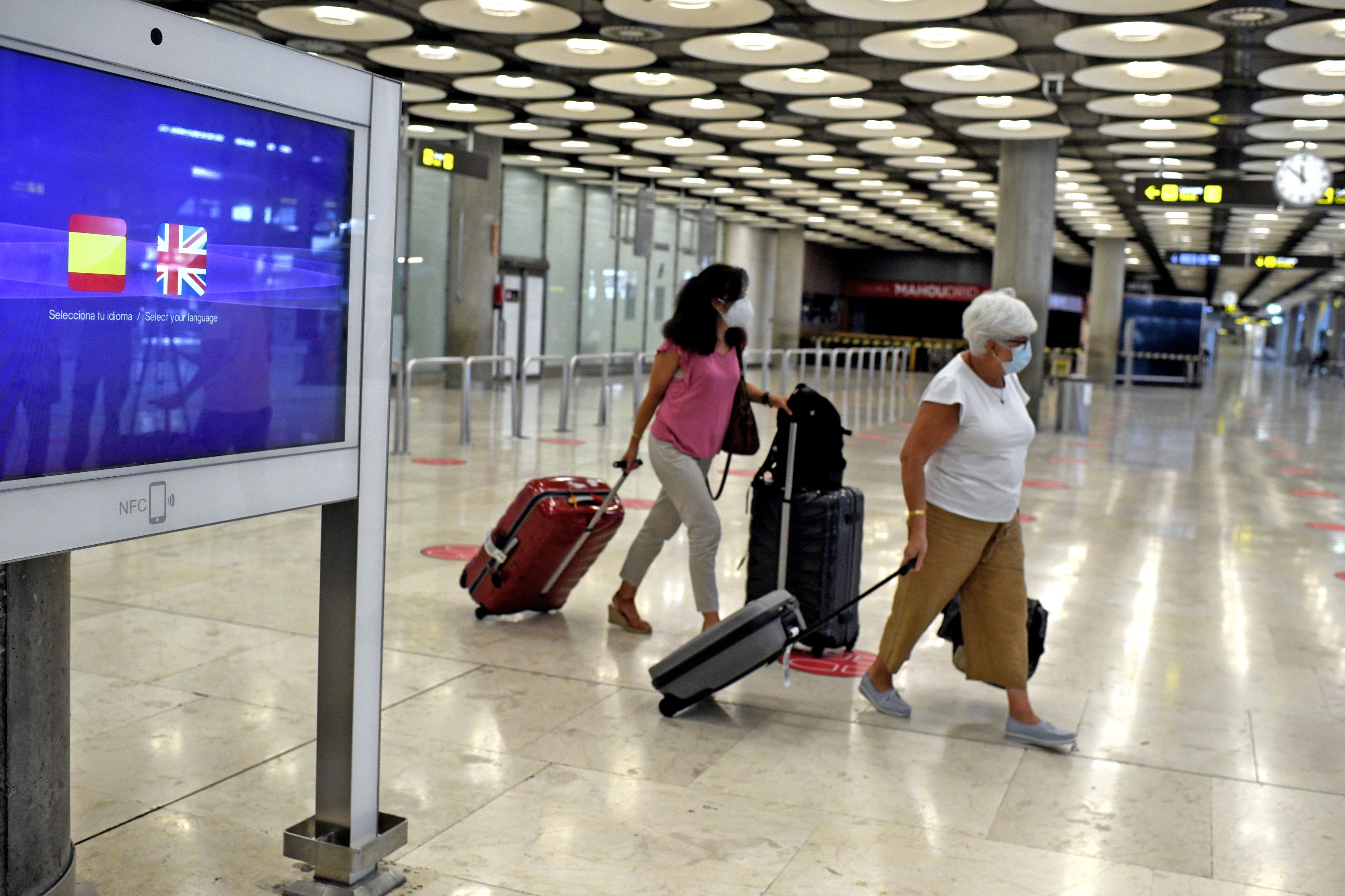 El Gobierno prohíbe la entrada de pasajeros procedentes de Reino Unido, salvo españoles y residentes