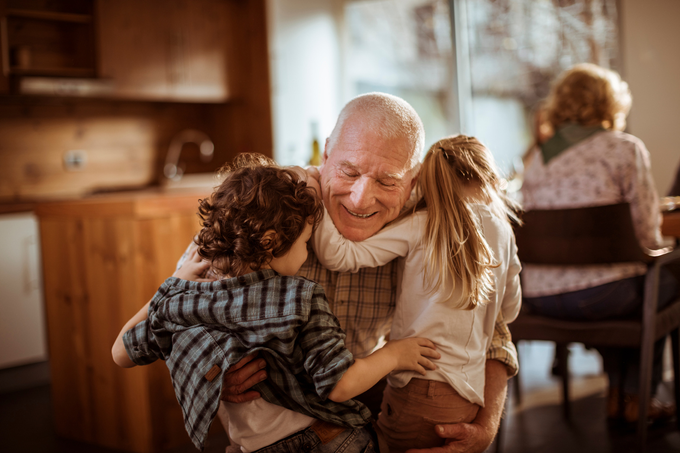 abrazo abuelos