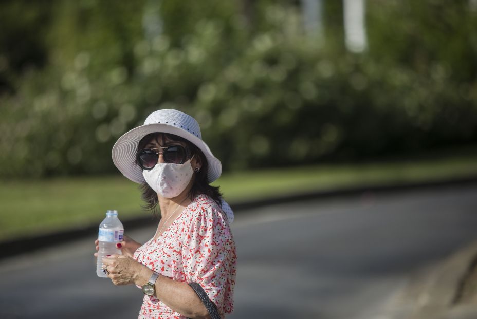 EuropaPress 3244088 mujer gorro gafas sol aviso naranja calor activado agencia estatal