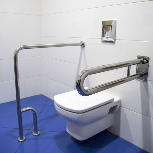  Consejos evitar caídas en baño(bigstock)