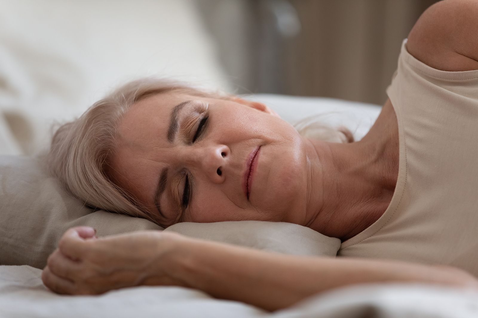 6 consejos para una correcta higiene del sueño en personas mayores durante el verano