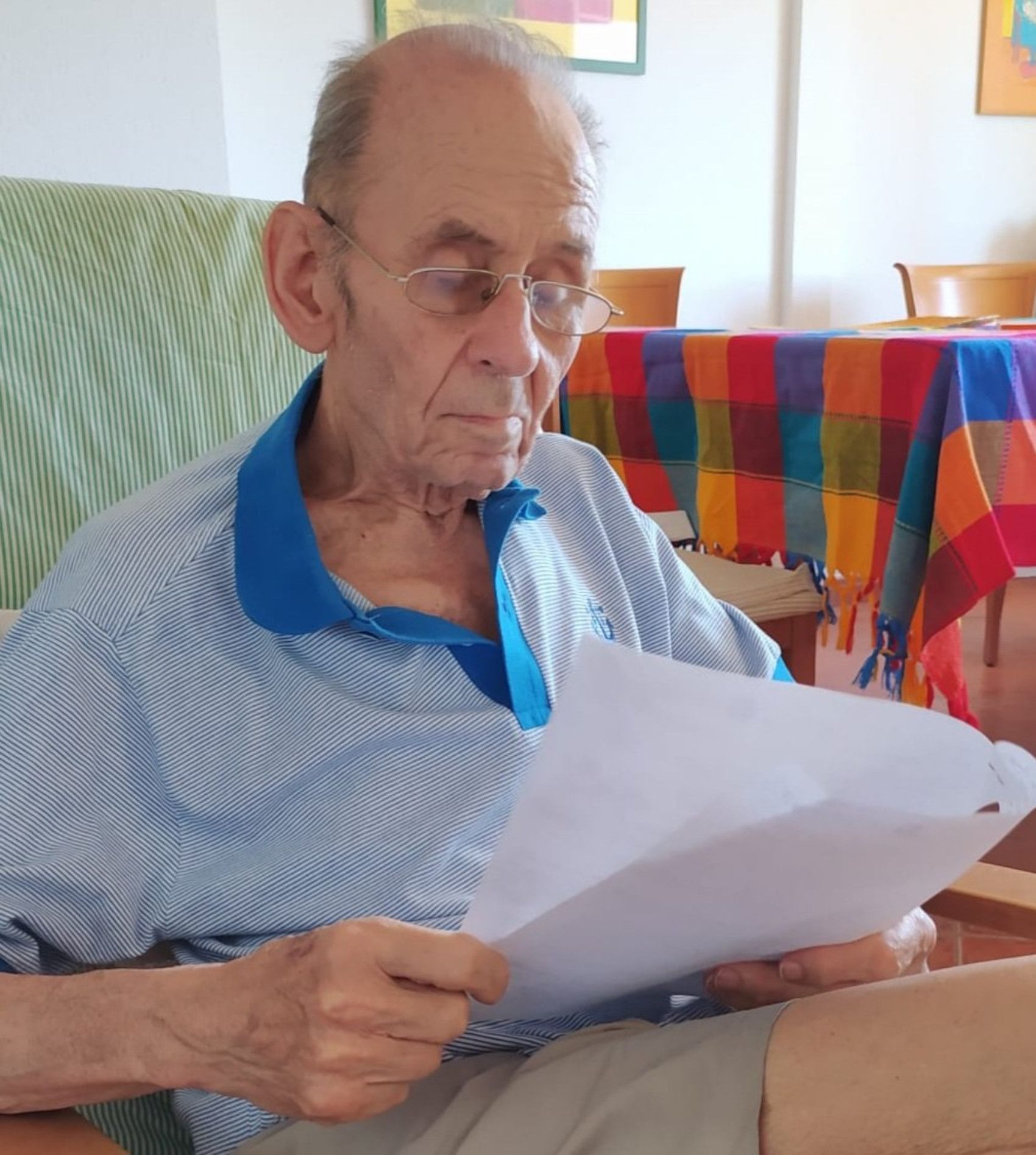 El autor de 'Fray Perico y su borrico', a sus 91 años, convertido en estrella de Twitter