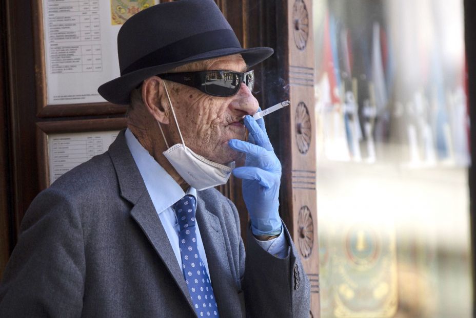 Prohibido fumar en Galicia en la calle y en las terrazas a partir de hoy