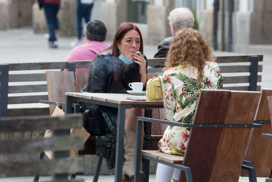 Galicia y Canarias prohíben fumar en espacio públicos y ocho comunidades lo están estudiando