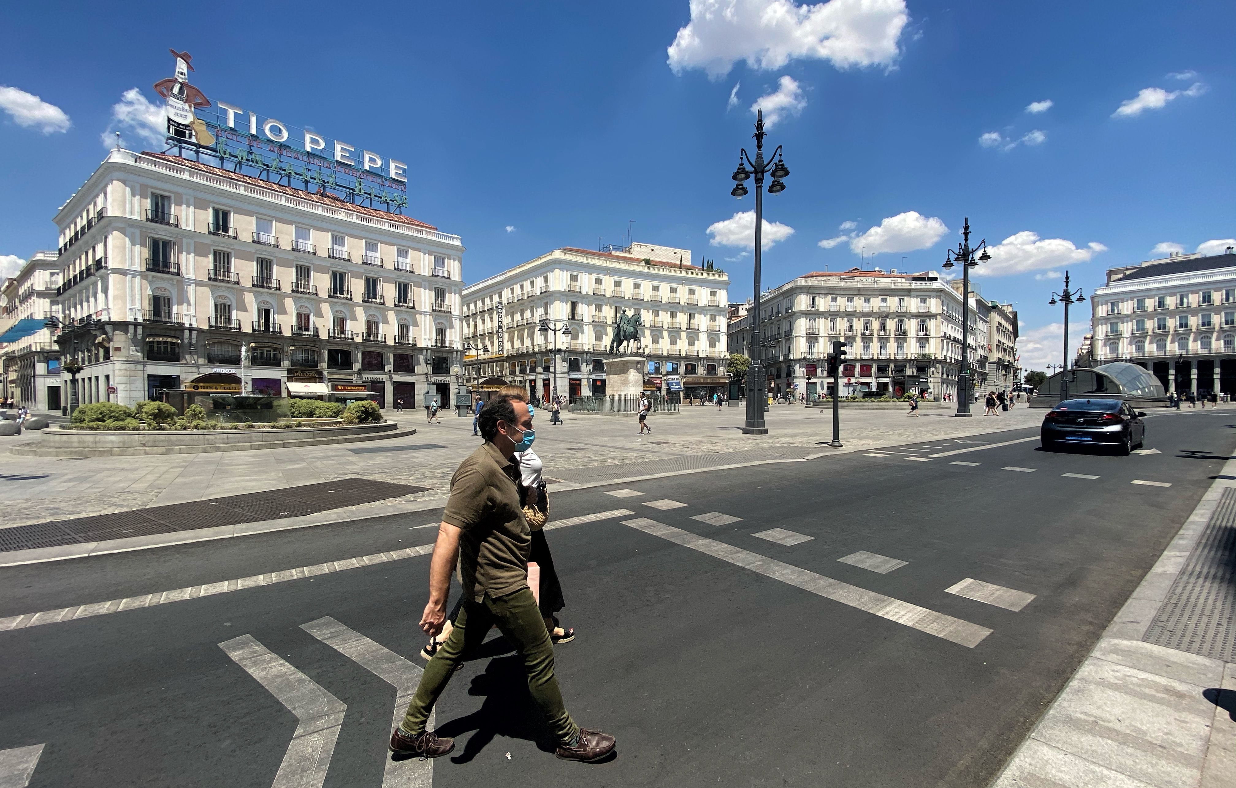 La Puerta del Sol se cierra al tráfico este jueves para ser peatonal