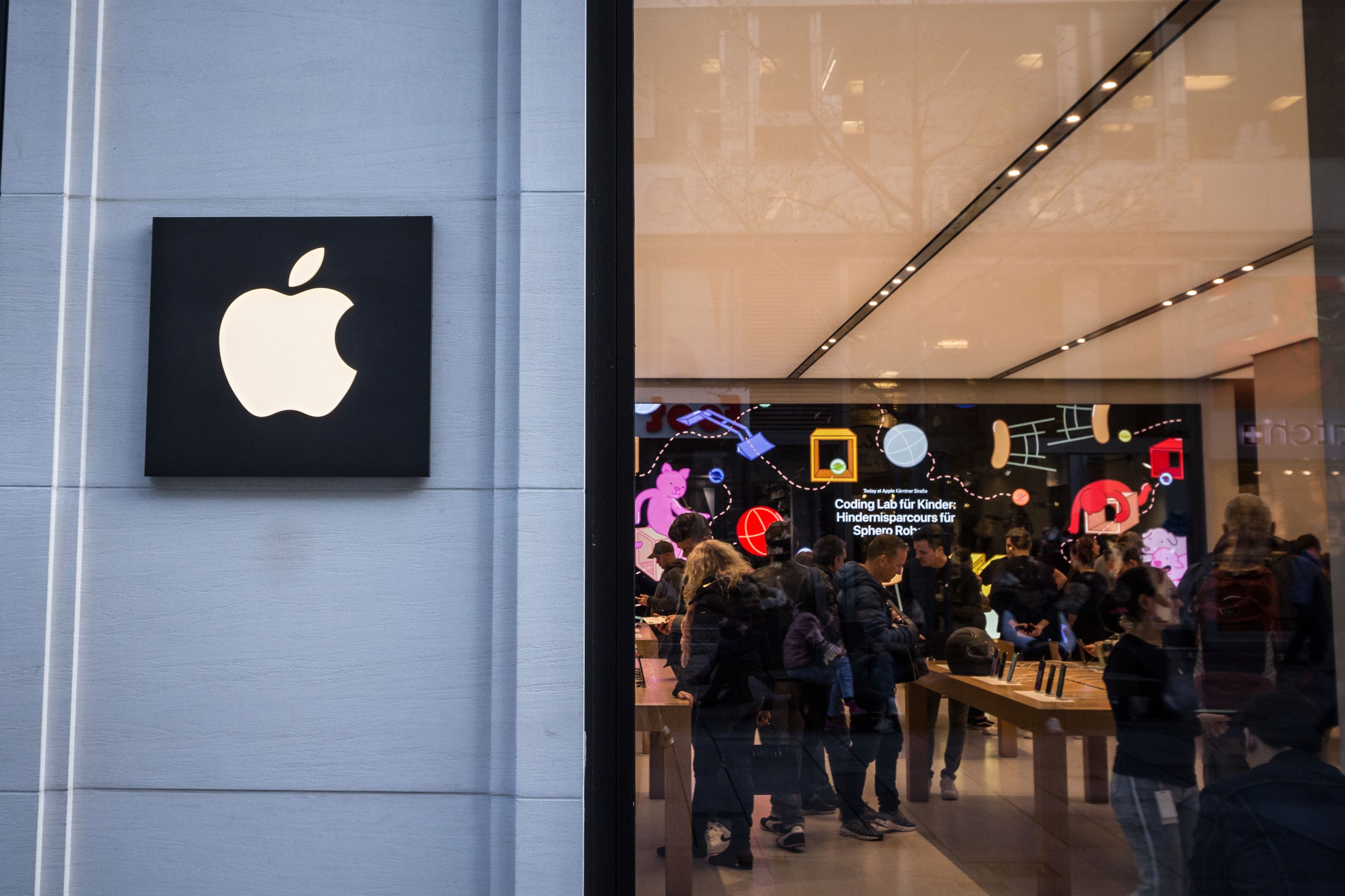 Apple cerrará desde el lunes temporalmente sus cuatro tiendas de Madrid por el coronavirus