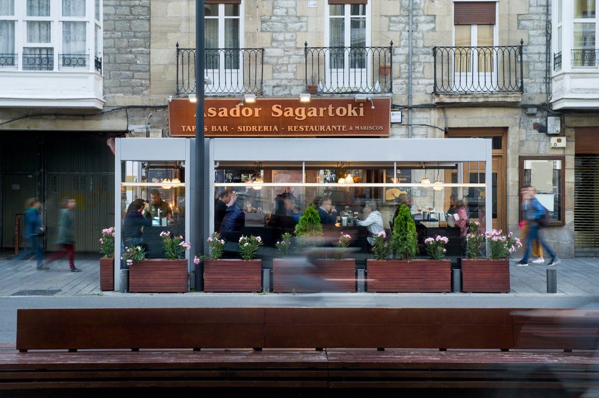 Los hosteleros homenajean al cocinero del restaurante Sag...