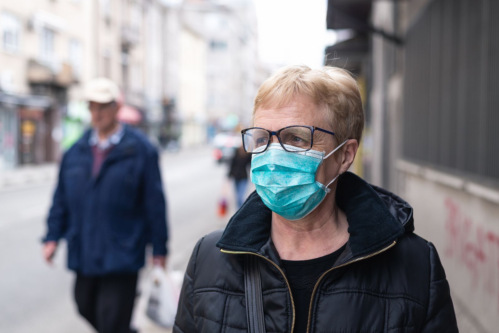 Las personas con enfermedades respiratorias deberían llevar mascarilla, según los neumólogos