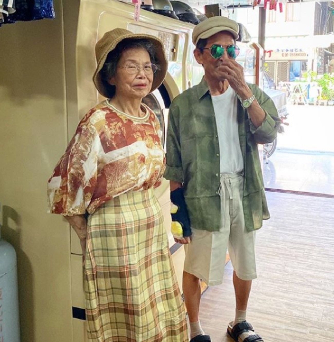 Conoce a la pareja taiwanesa de octogenarios que triunfa en Instagram con sus divertidos posados