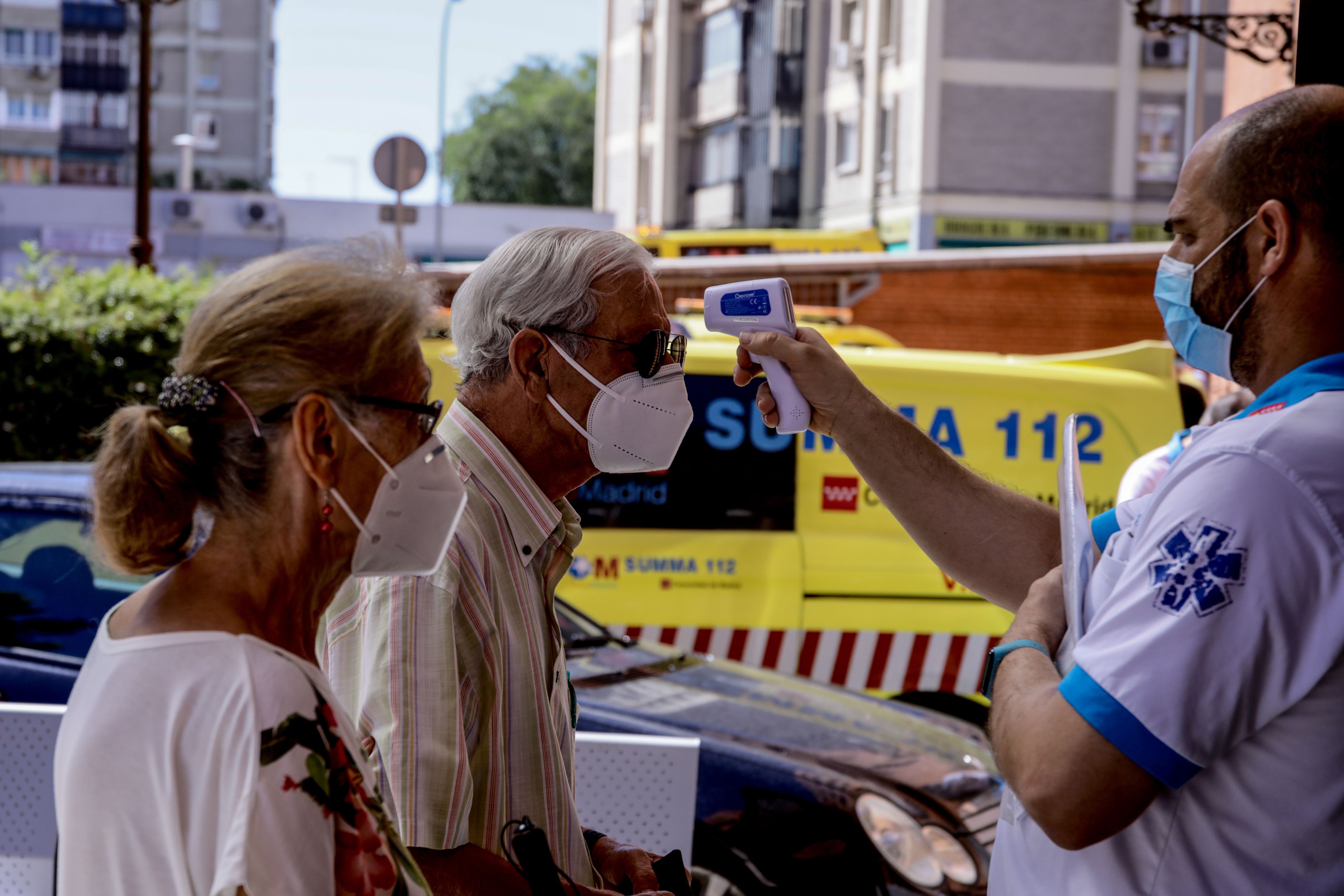 Almeida anima a no salir en los barrios del sur de Madrid