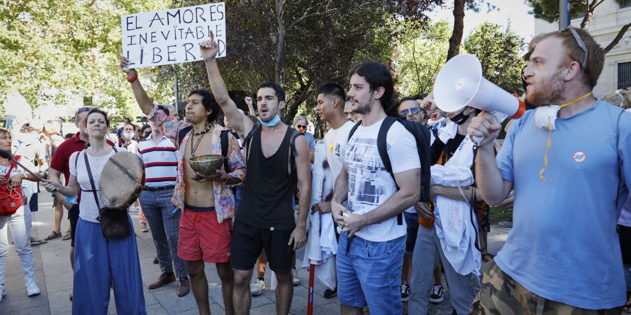 EuropaPress 3278386 manifestacion contra uso obligatorio mascarillas plaza colon madrid 16