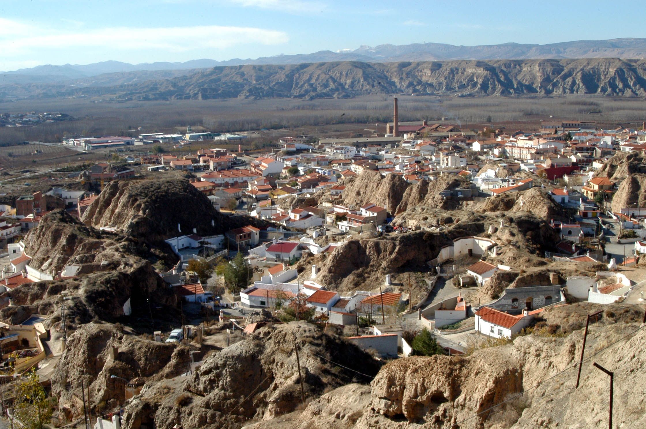 Trabajadores de una residencia en Granada se confinan con los mayores tras 12 positivos