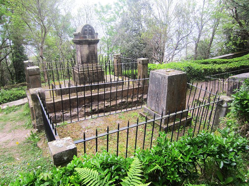 el cementerio de los ingleses en el monte urgull de san sebastian donostia turismo