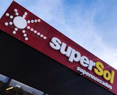 Carrefour pisa el acelerador en España y compra la cadena Supersol