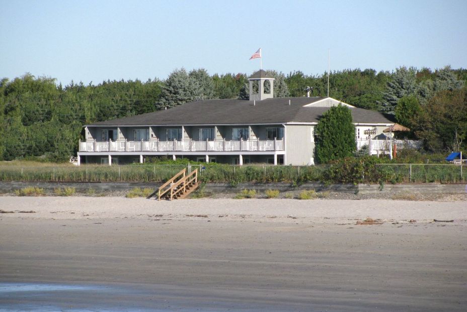 seaside inn fr beach