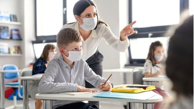 La OCU avisa de la venta de mascarillas reutilizables sin la certificación 'UNE 0065' La OCU avisa de la venta de mascarillas reutilizables sin la certificación 'UNE 0065'