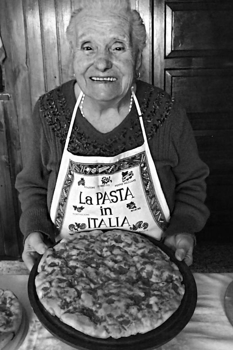 Retrato de la Nonna Violetta realizado por Gabriel Rocca