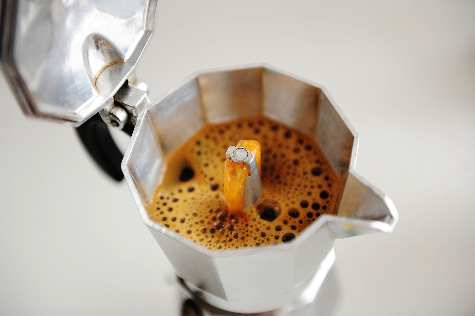 Como se hace cafe en cafetera italiana