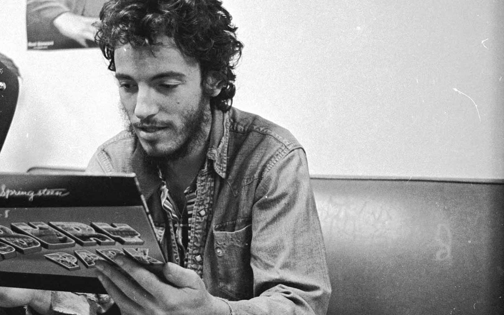 Bruce Springsteen con el álbum Greetings from Asbury Park. N.J. del año 1972