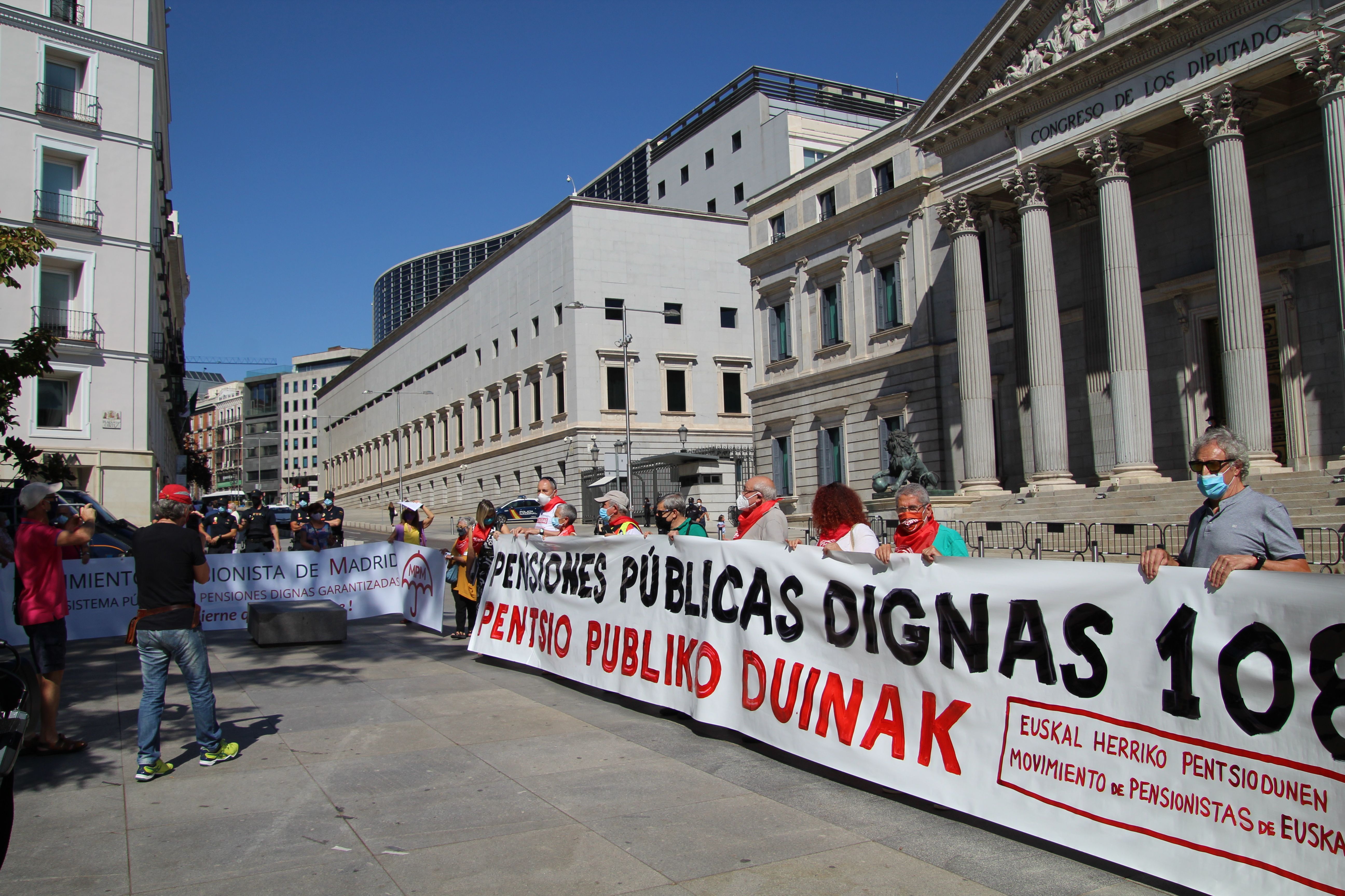 Los pensionistas: "No albergamos ninguna esperanza de lo que vaya a salir del Pacto de Toledo"