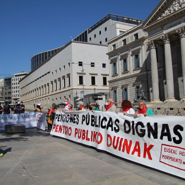 Los pensionistas: "No albergamos ninguna esperanza de lo que vaya a salir del Pacto de Toledo" Los pensionistas: "No albergamos ninguna esperanza de lo que vaya a salir del Pacto de Toledo"