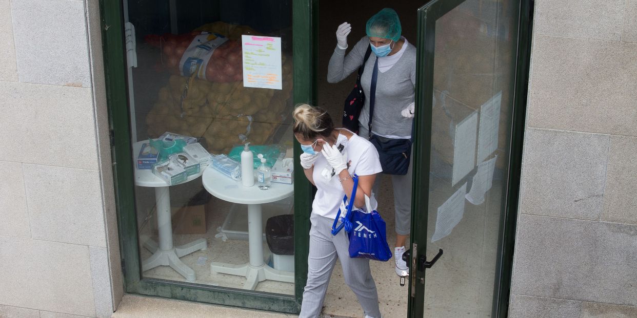 dos mujeres entrada residencia ancianos incio lugo espana donde detectado