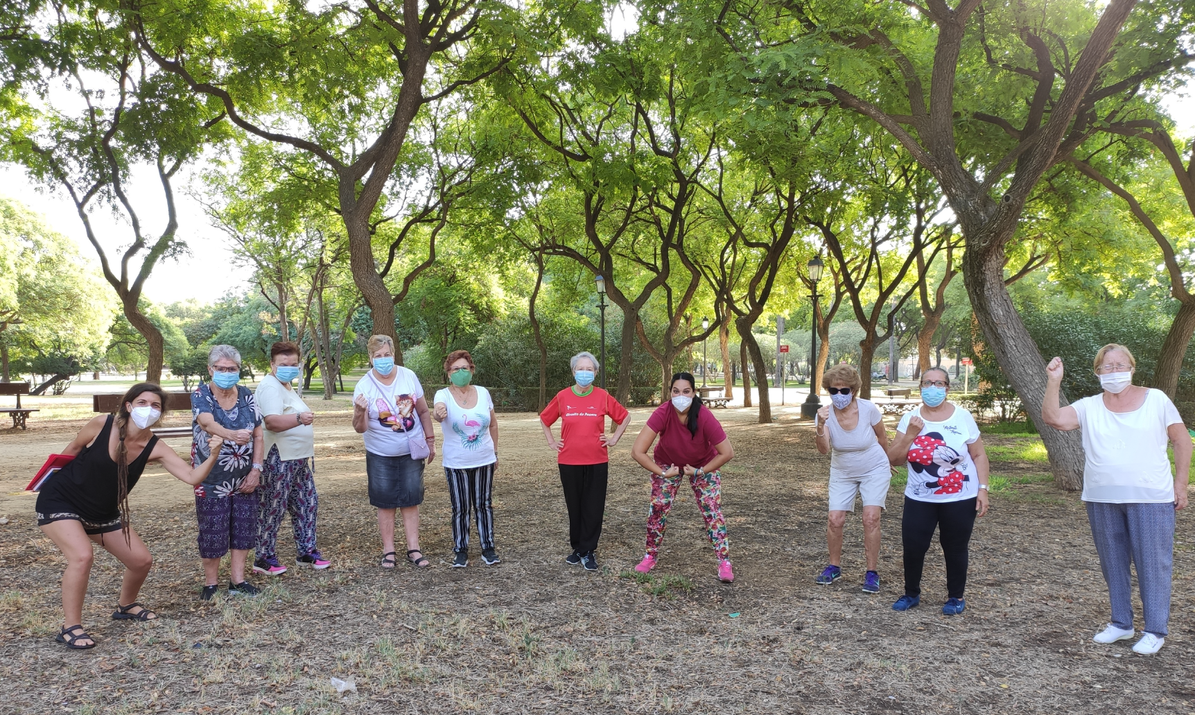 Las personas mayores vuelven a llenar de vida los parques de Sevilla