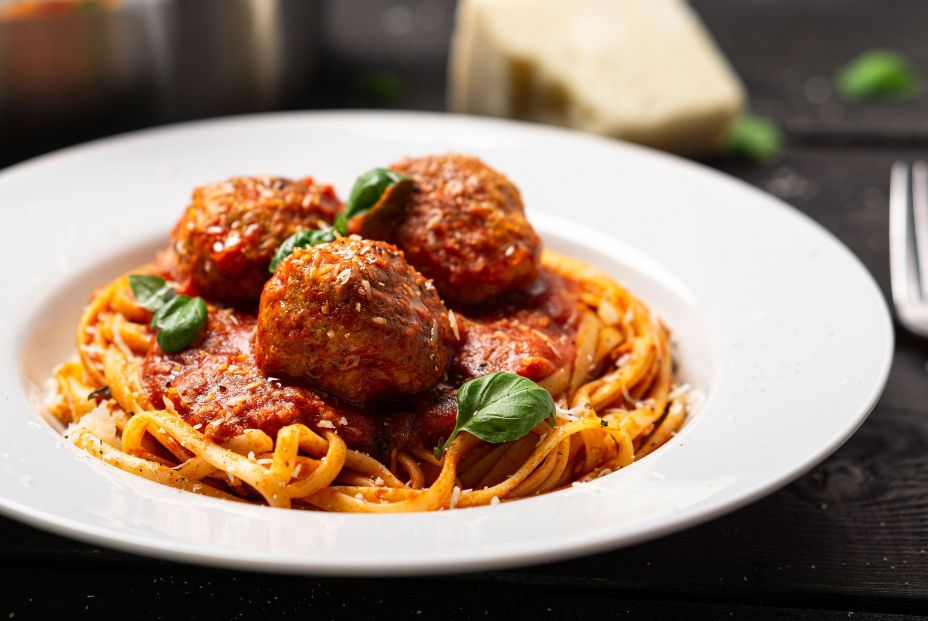 Pasta con albóndigas