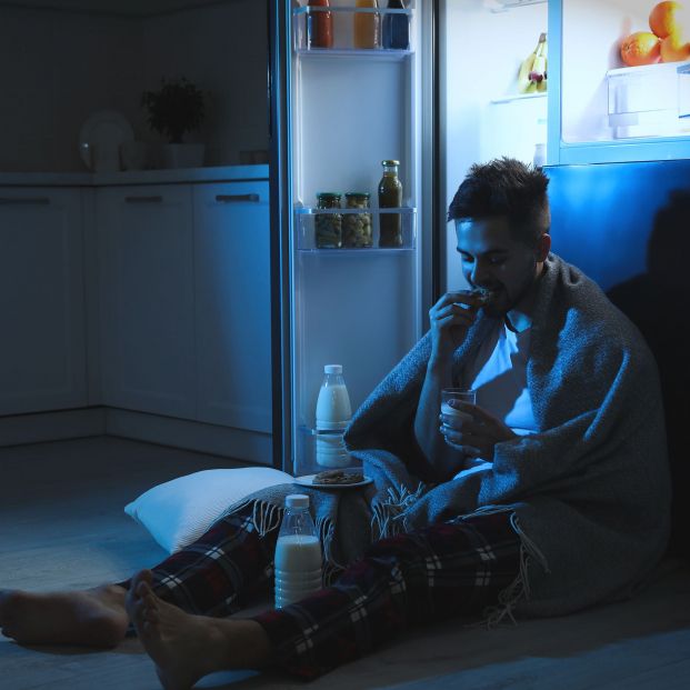 Dormir menos y comer más ya tiene explicación científica