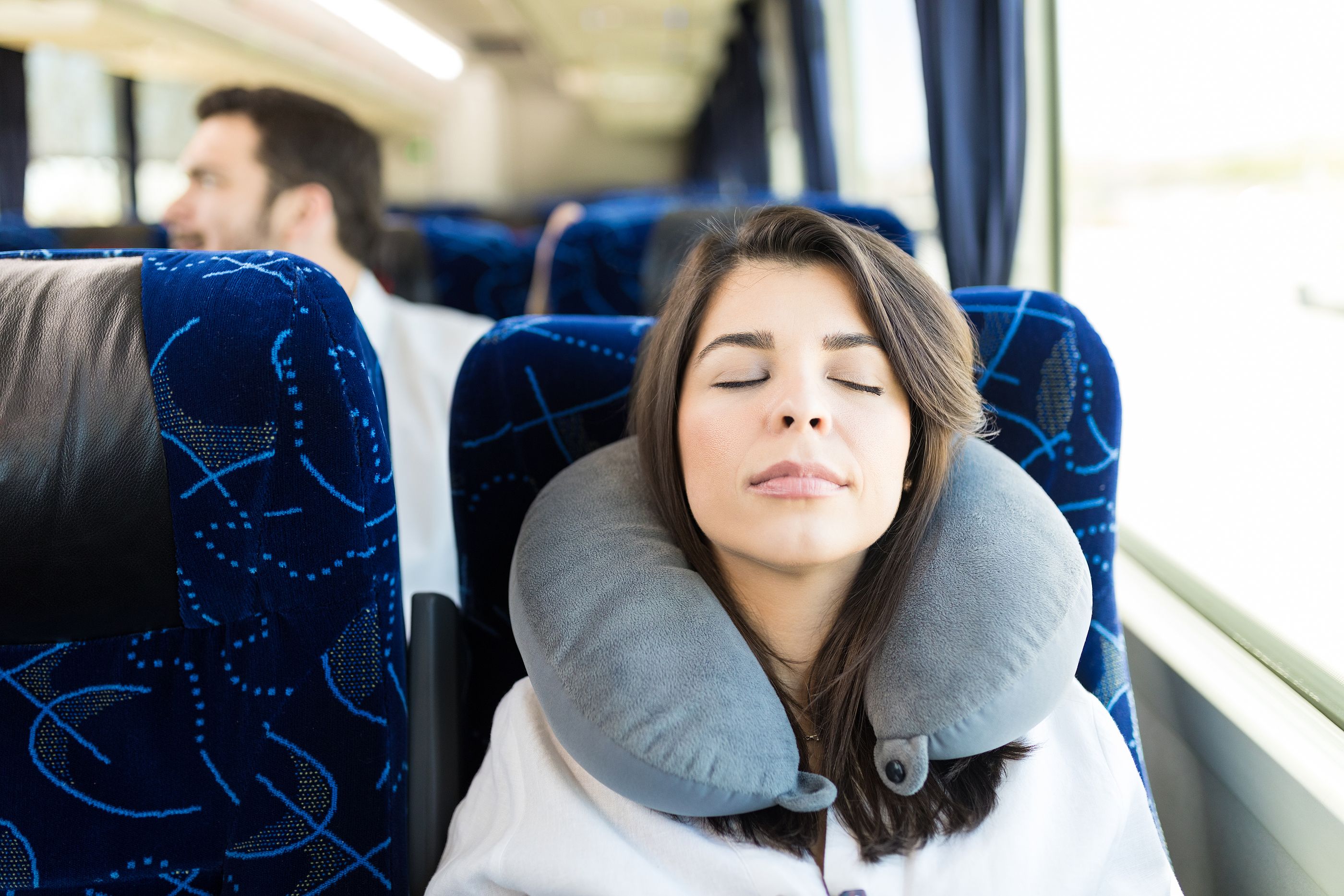 Терпящий пассажиры дремлют. Пассажиры дремлют. Автобус картинка. Jet lag. Fall asleep on a Bus.