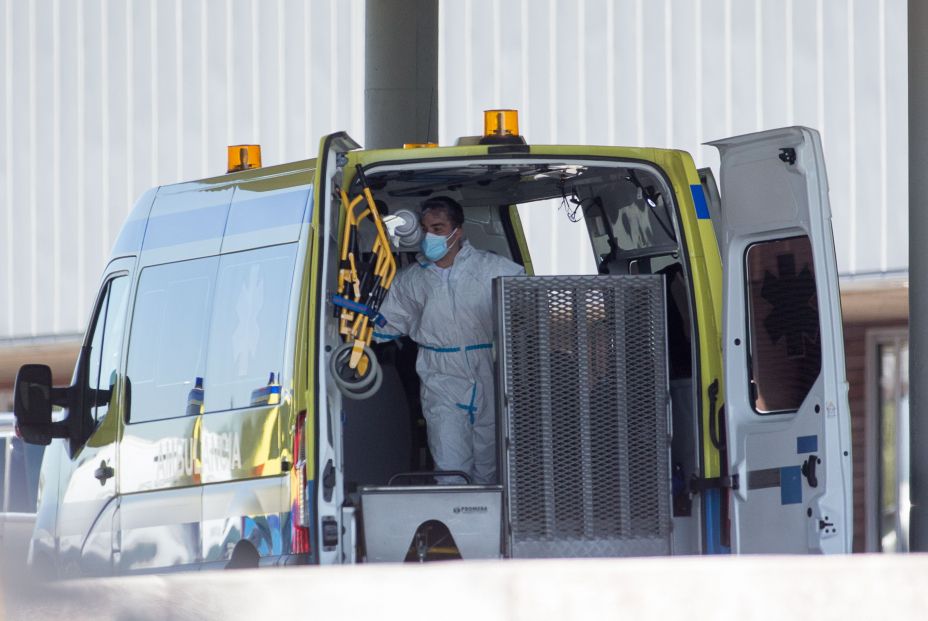 Muere una menor al precipitarse de una ambulancia en marcha en Asturias