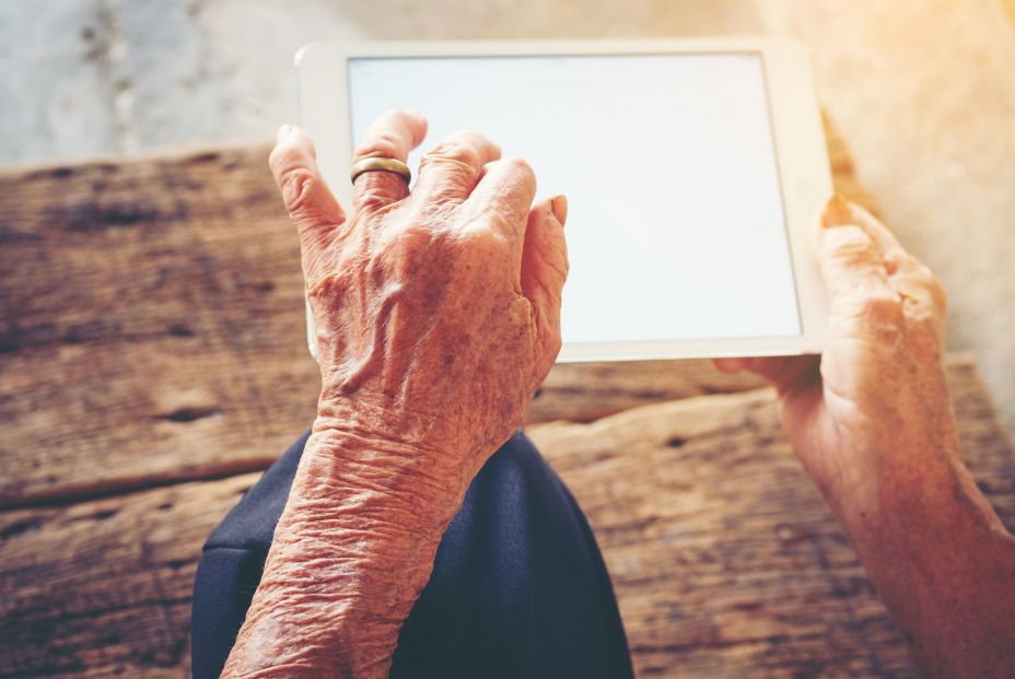 La AEB organiza cursos gratis de formación digital para mayores de 55 años La AEB organiza cursos gratis de formación digital para mayores de 55 años