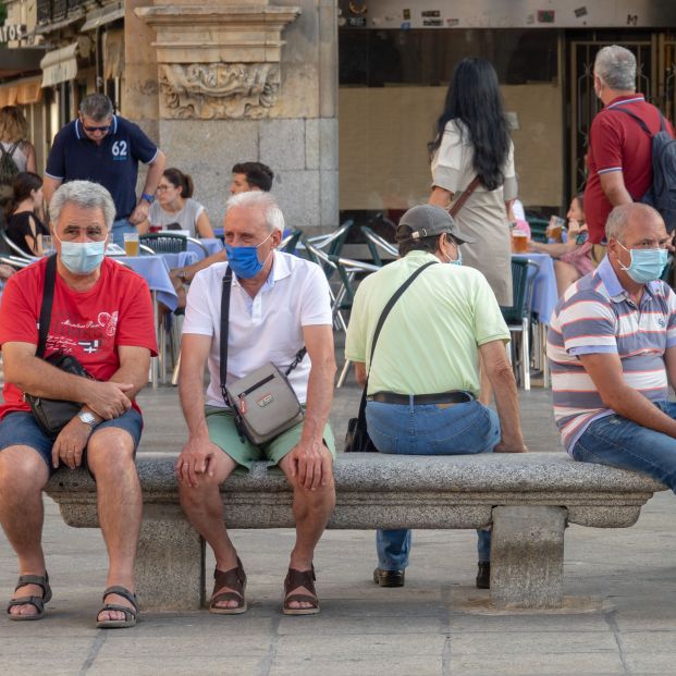 EuropaPress 3286597 turistas mascarilla plaza mayor ciudad salamanca pandemia covid19 salamanca (2)