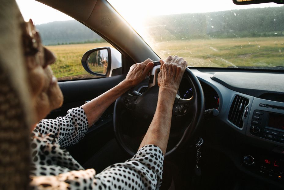 Los mayores, sobre la propuesta de marcarles con una 'M' para conducir: "Es discriminatorio"