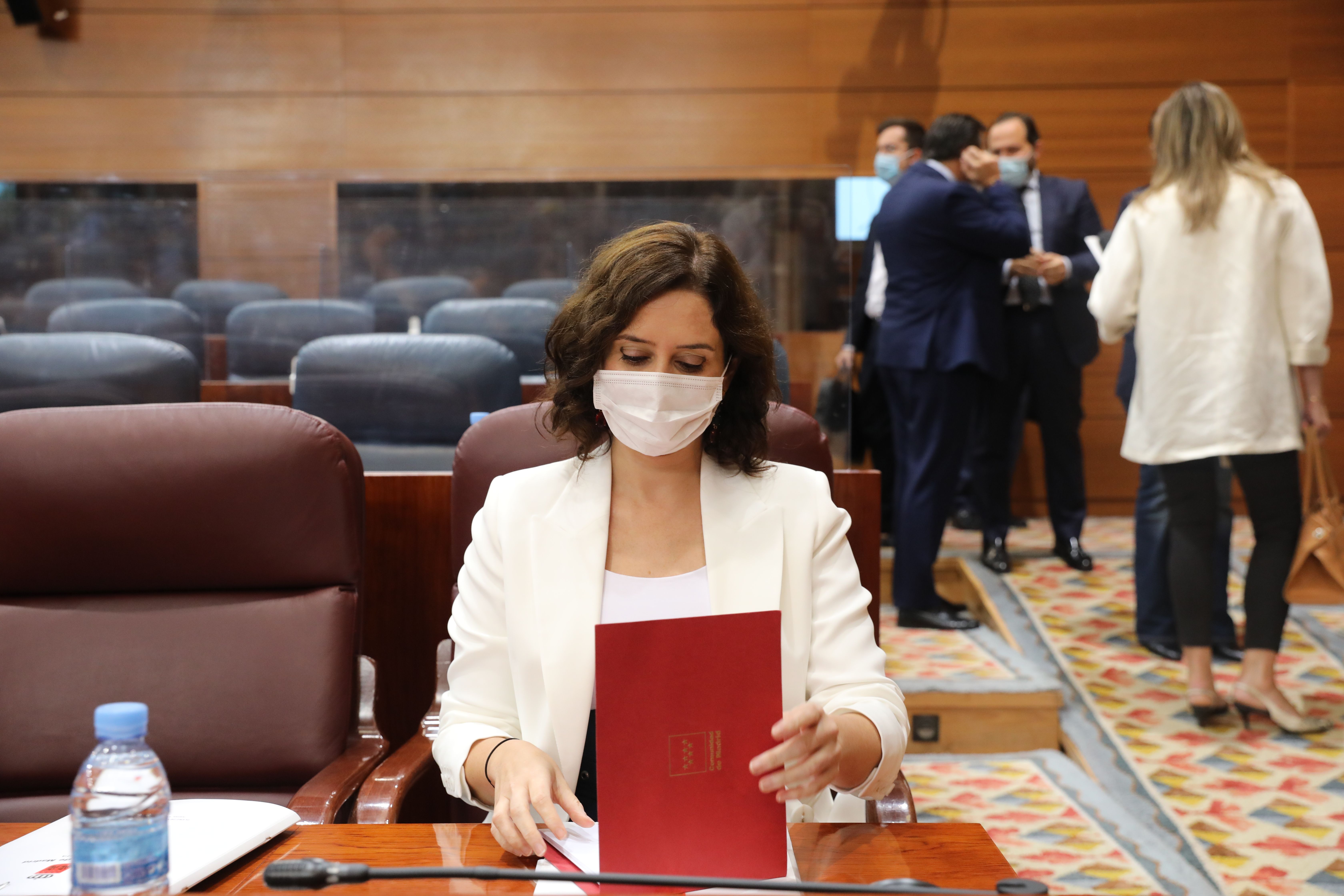 EuropaPress 3350380 presidenta comunidad madrid isabel diaz ayuso antes comience sesion