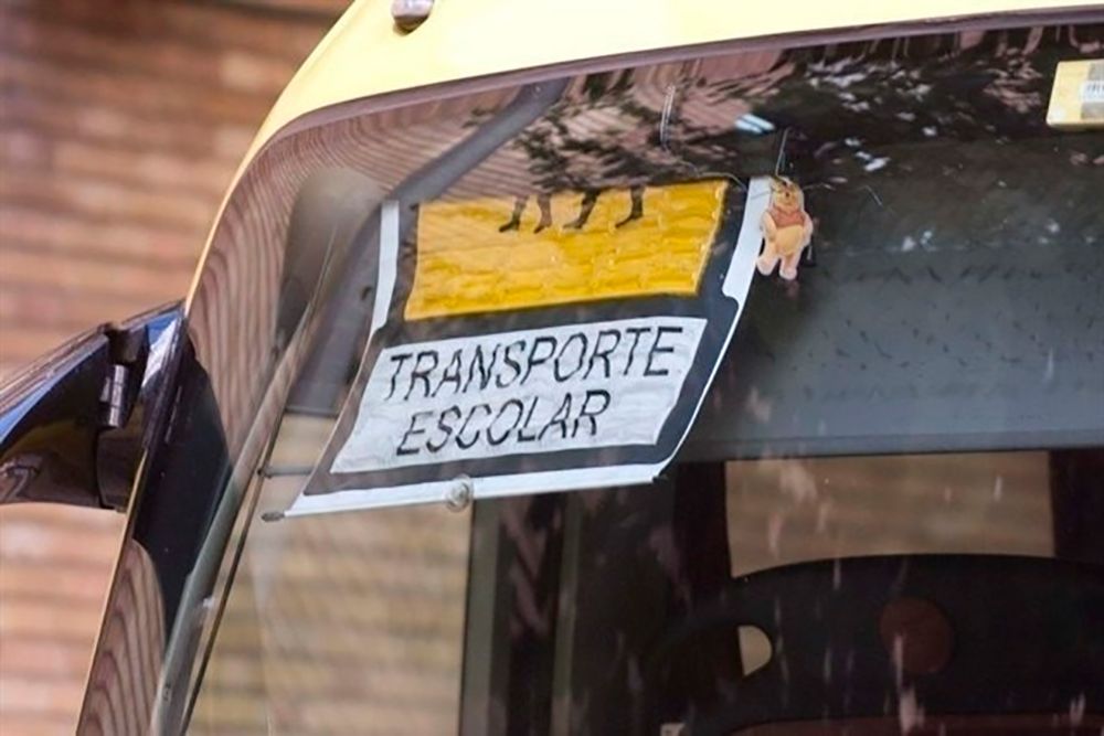 Olvidan a un niño de 3 años en un autobús escolar durante toda la mañana