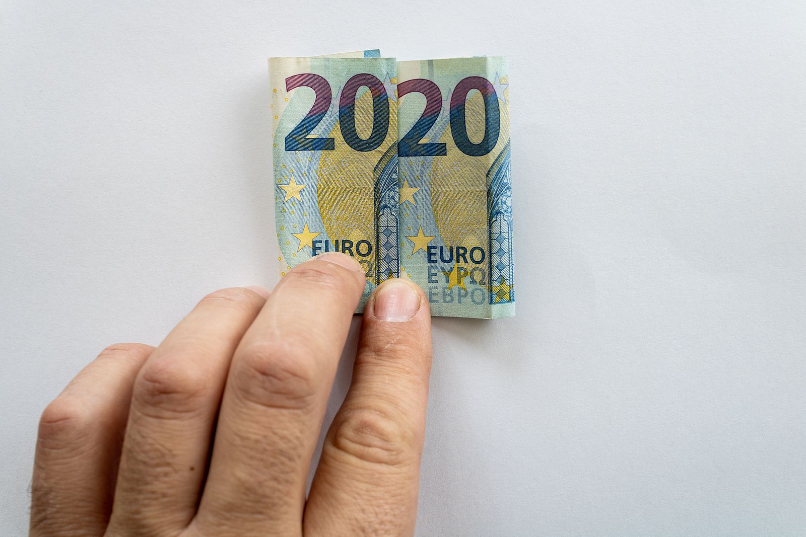 Cómo distinguir los billetes de euro si tienes problemas de visión