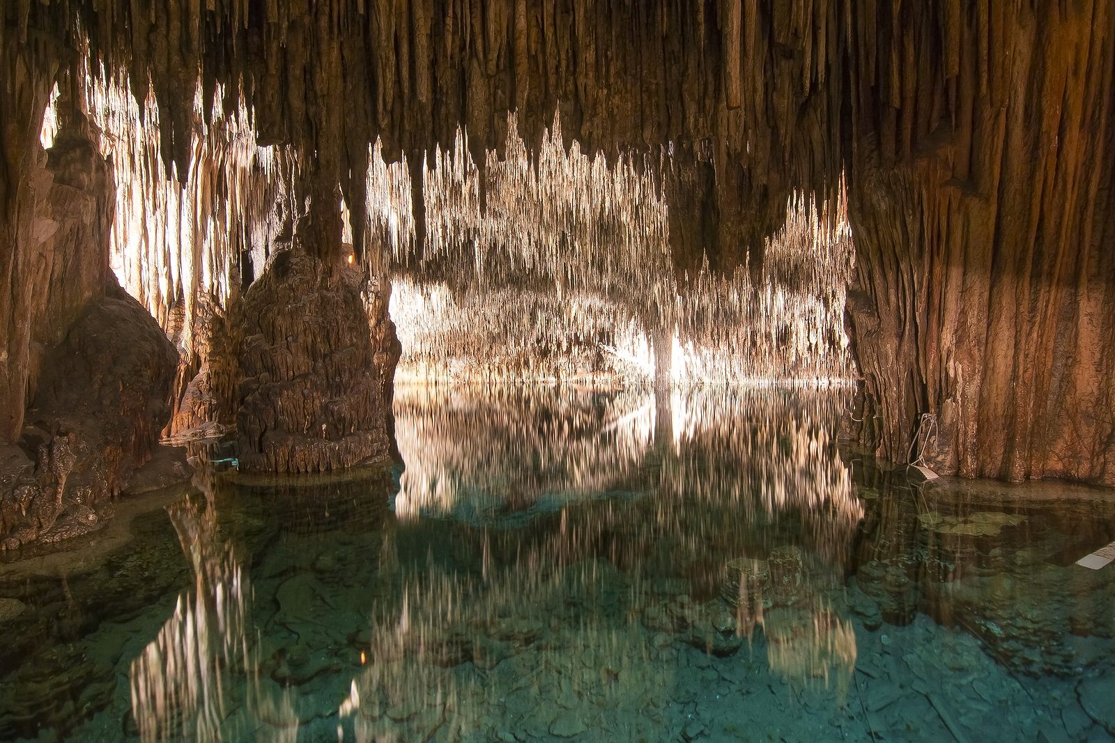 Las cuevas que no te puedes perder en España