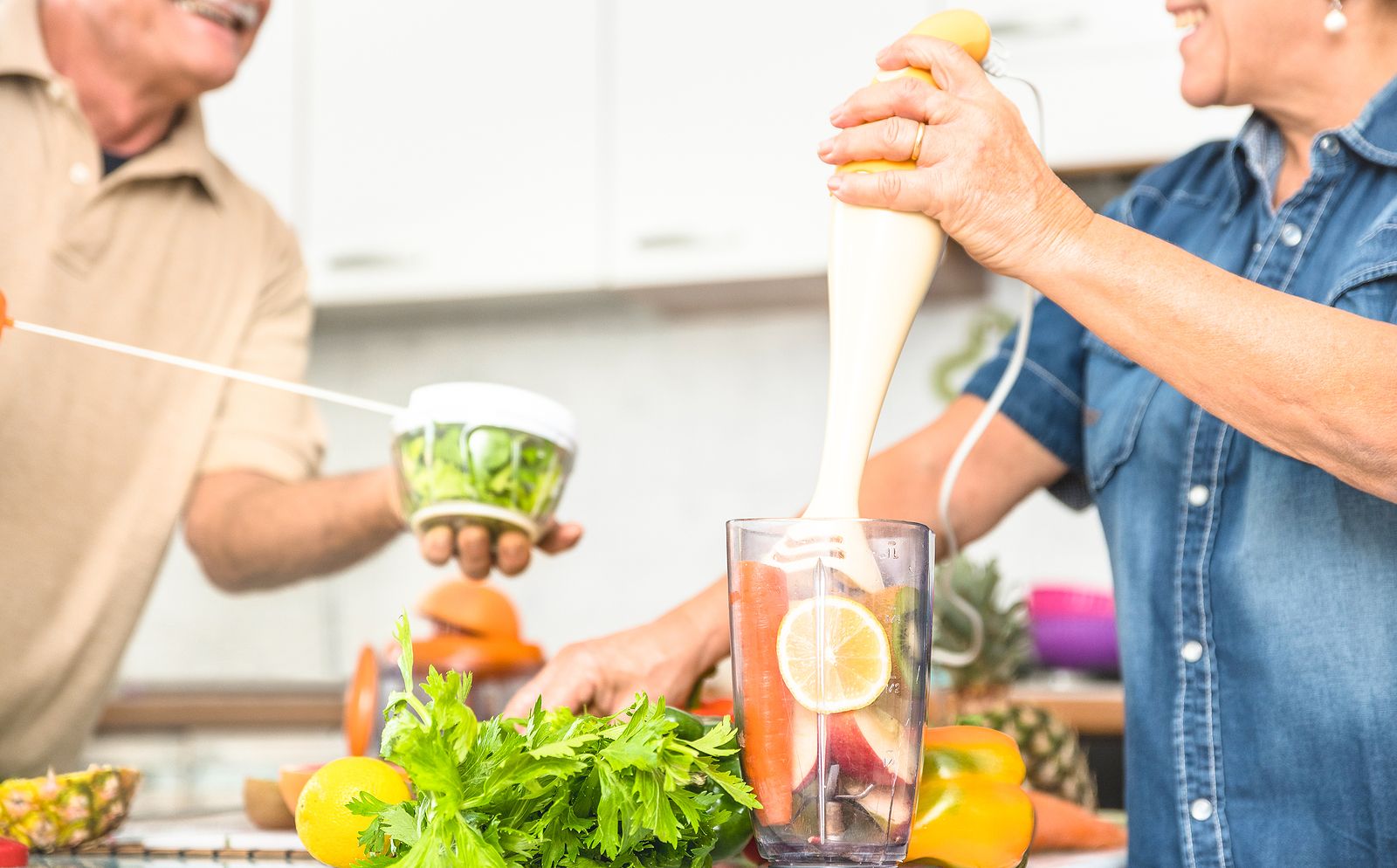 ¿Es mejor tomar las verduras en zumo que en piezas enteras?