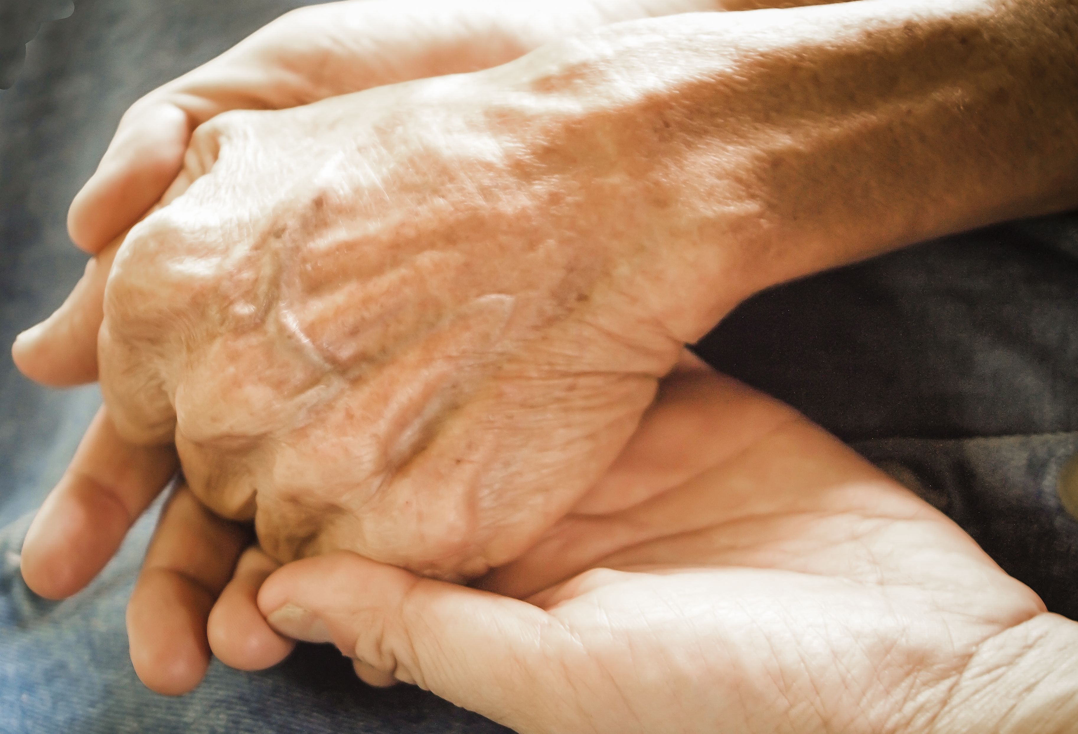 El 42% de las personas mayores ayudan económicamente a sus familiares