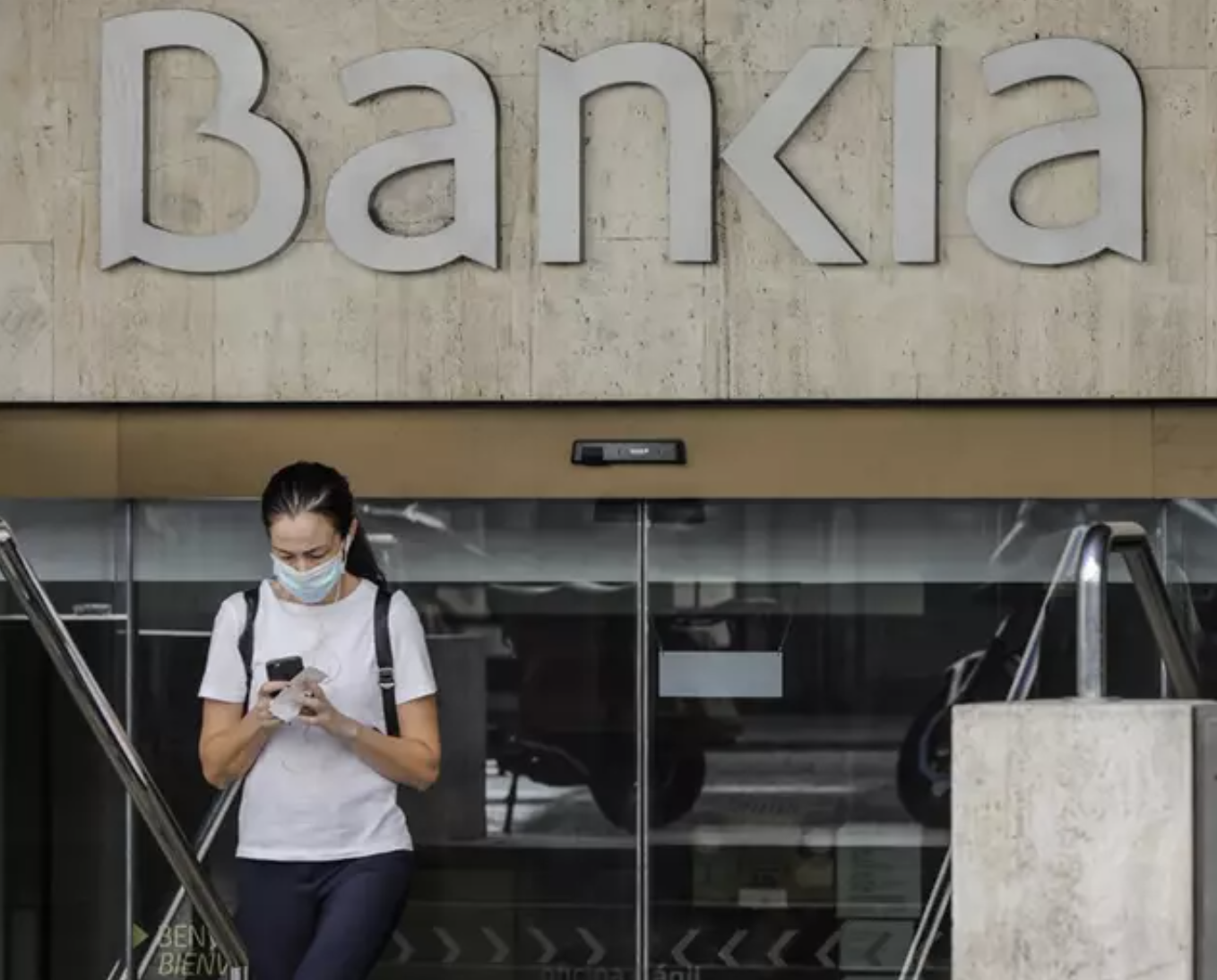 Bankia abonará aportaciones y traspasos a sus planes de pensiones con cheques de Amazon