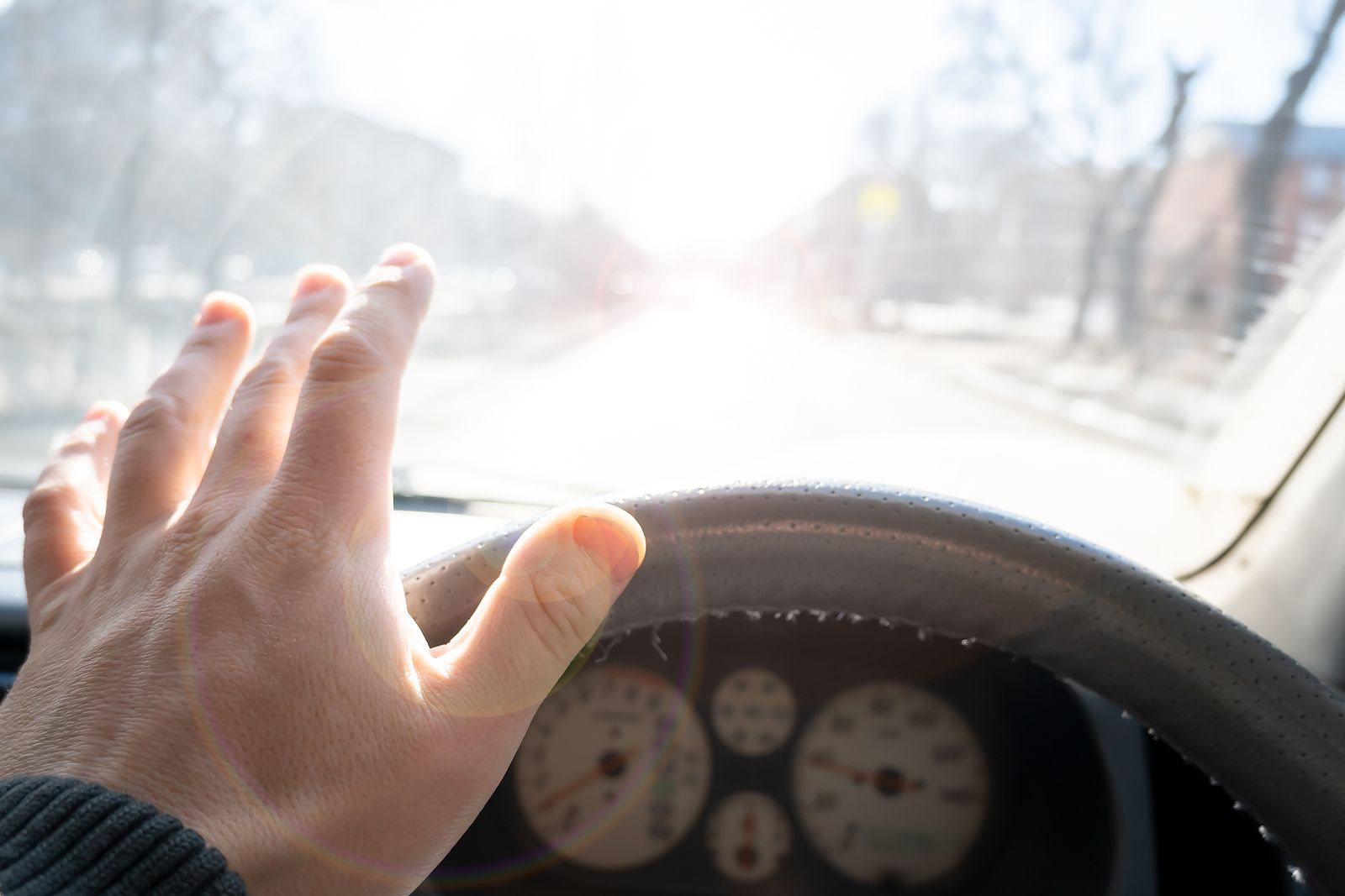 Estos pequeños gestos pueden aumentar el riesgo de contagios de covid en conductores
