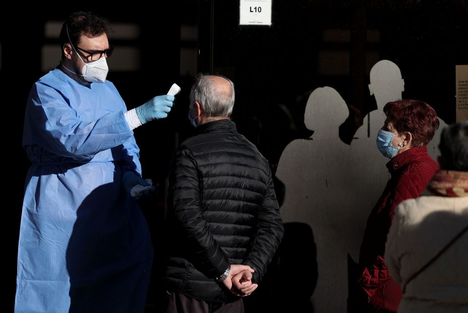 Horarios para pasear o restricciones en residencias, nuevas medidas del Gobierno para los mayores Horarios para pasear o restricciones en residencias, nuevas medidas del Gobierno para los mayores