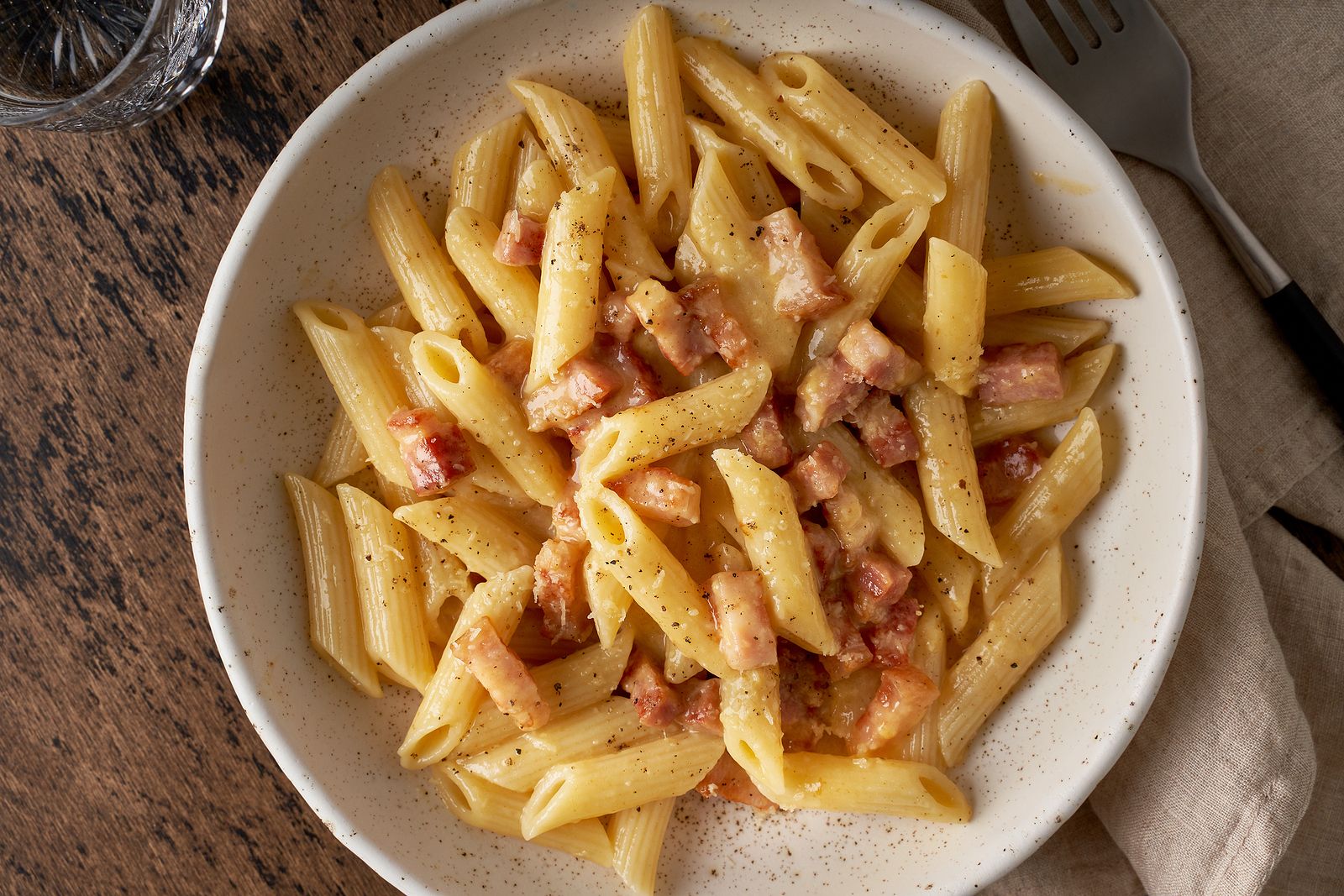 Prepara la auténtica salsa carbonara con esta receta