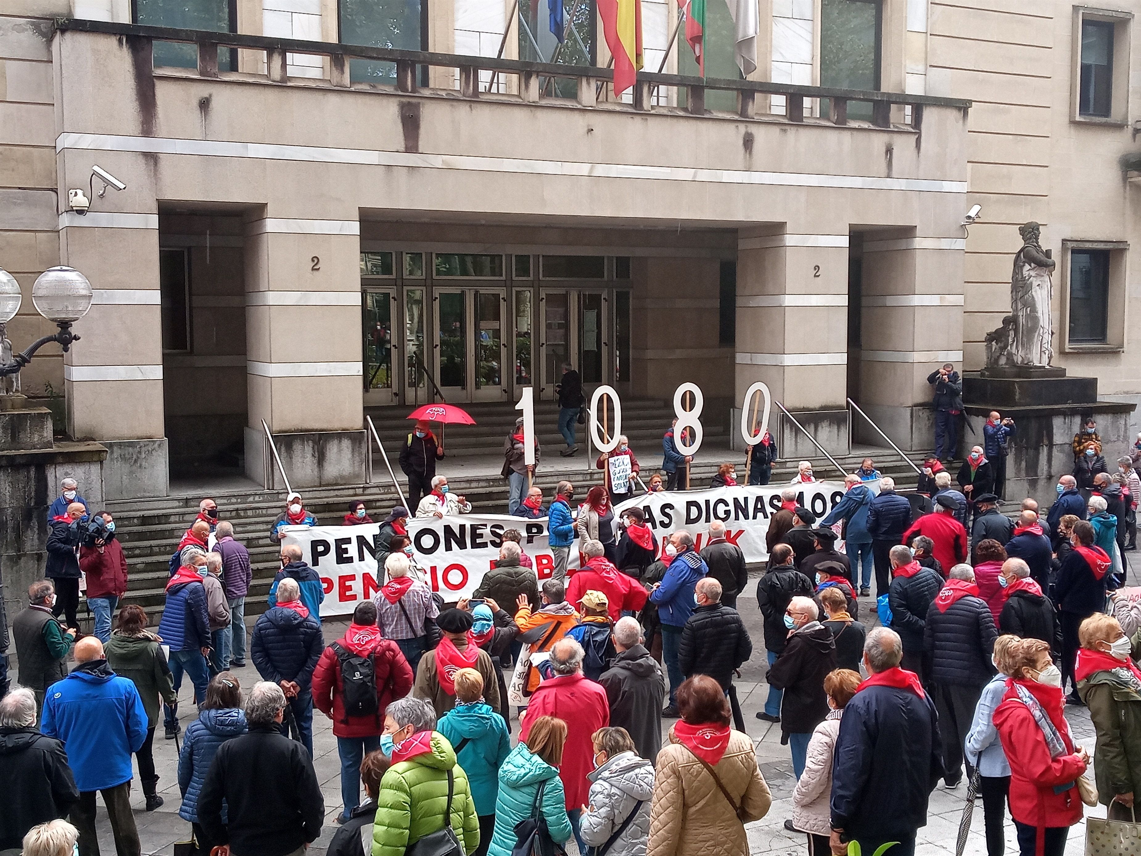 Pensionistas de Vizcaya: "Las pensiones de miseria suponen más violencia contra las mujeres"