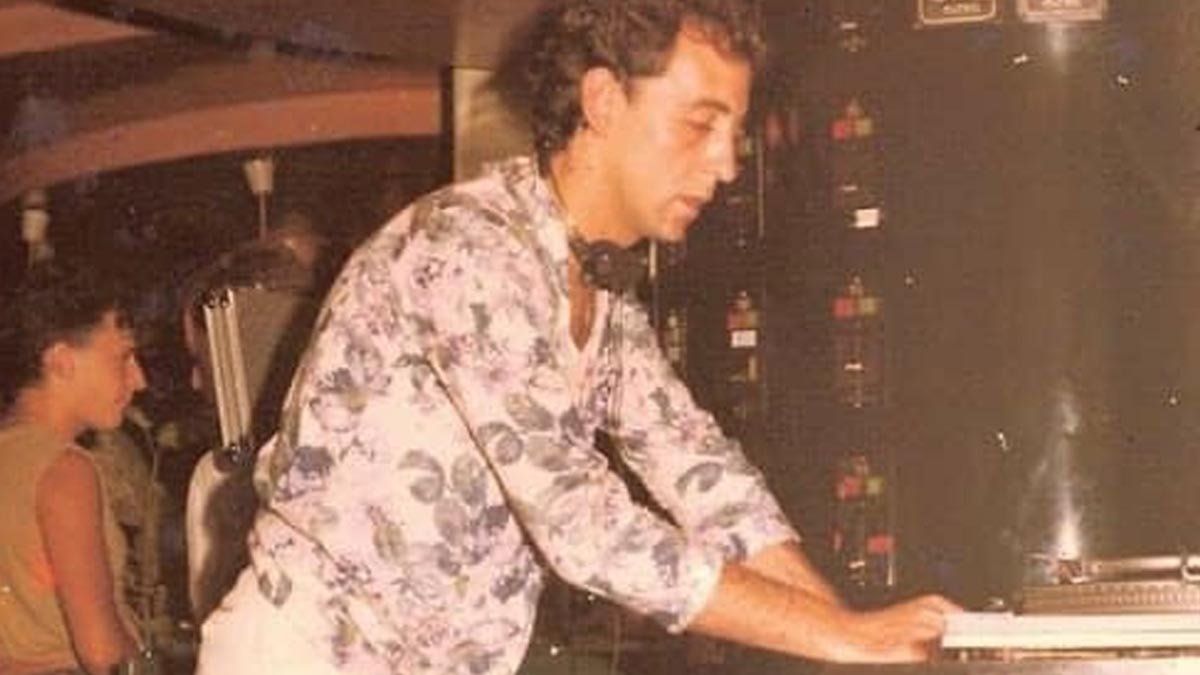 José Padilla pinchando discos en los noventa José Padilla pinchando discos en los noventa